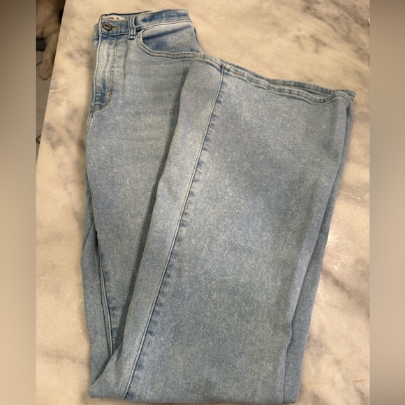High-Waisted Light Blue Flare Jeans Abercrombie and Fitch - Picture 4 of 5